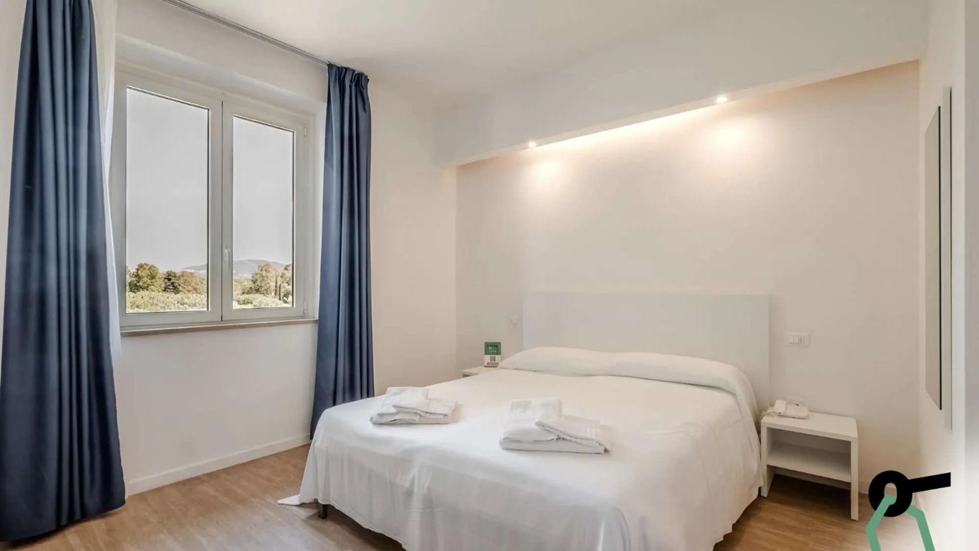 Hotiday Room Collection - Lacona 4*,  Italy