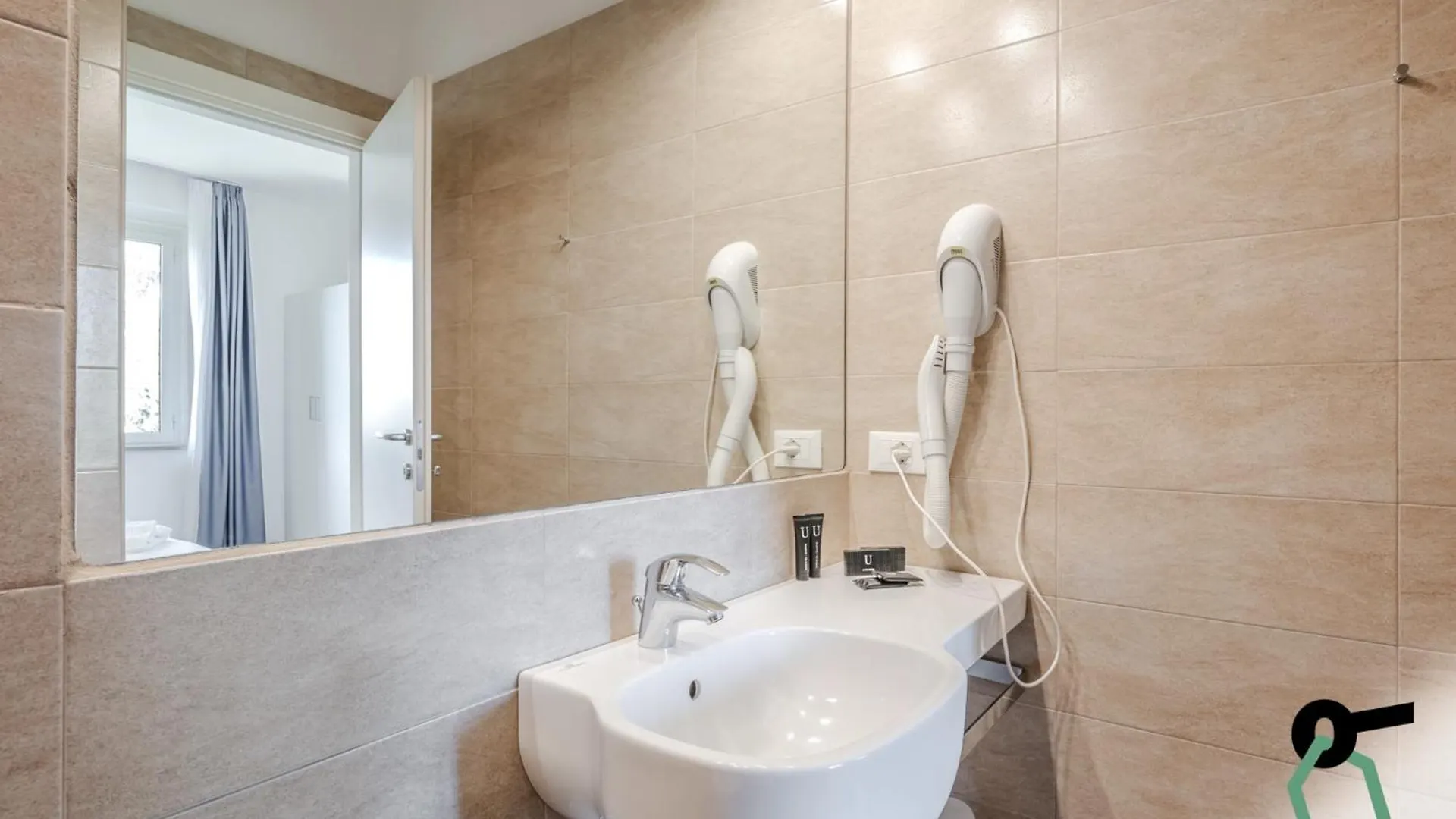 Hotiday Room Collection - Lacona Hotel