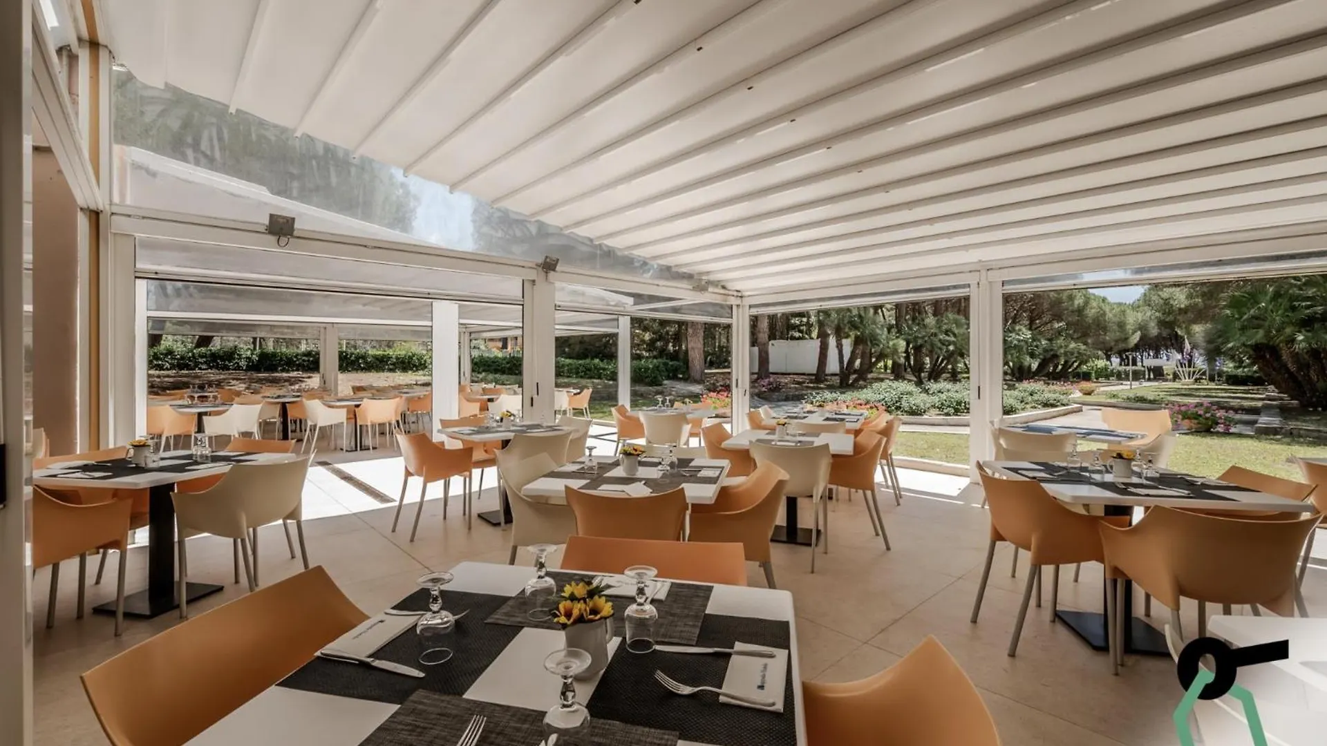 Hotiday Room Collection - Lacona Hotel