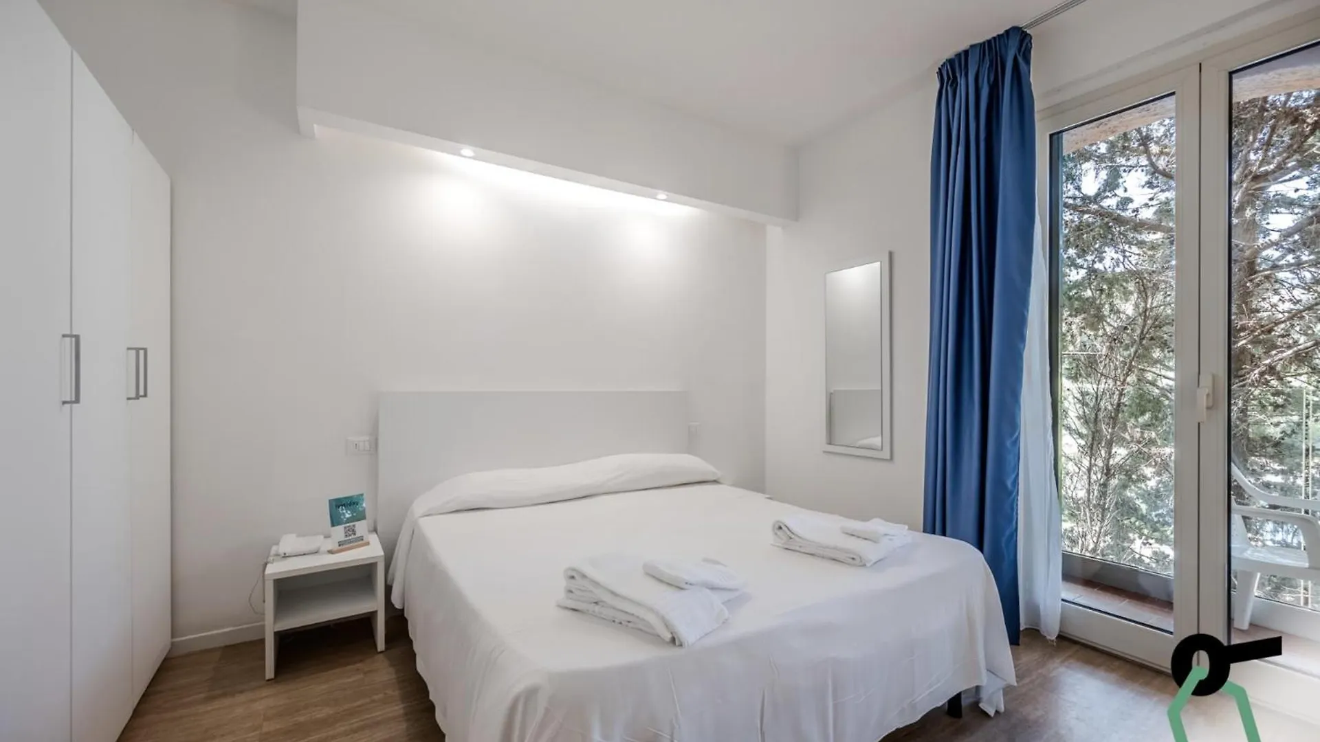 Hotel Hotiday Room Collection - Lacona