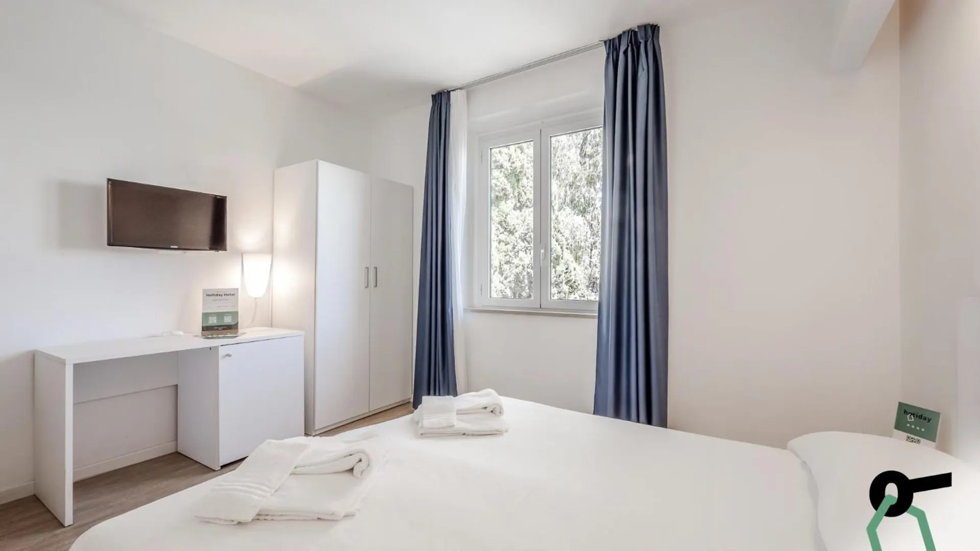 **** Hotel Hotiday Room Collection - Lacona Italy