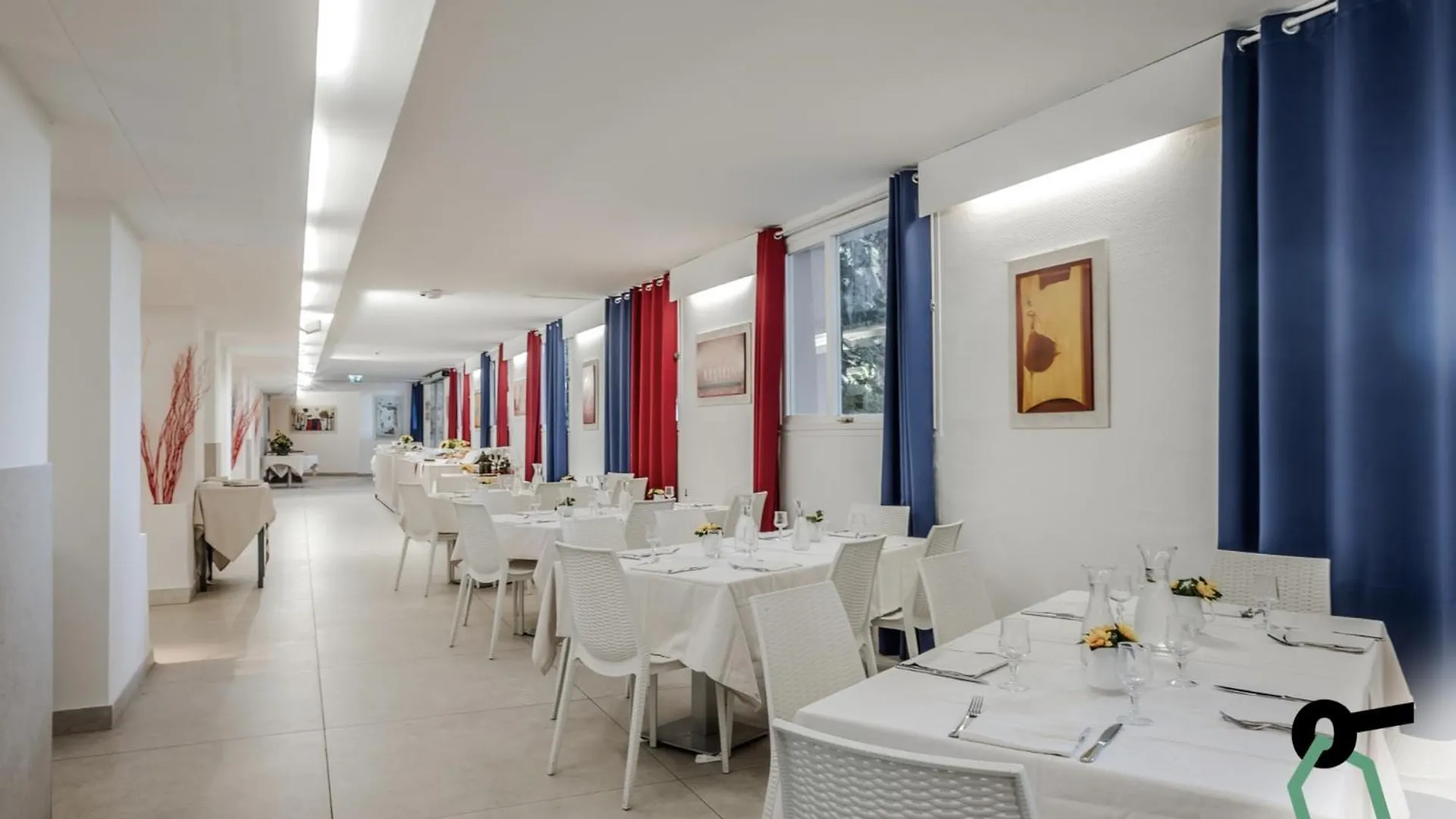 Hotiday Room Collection - Lacona Hotel